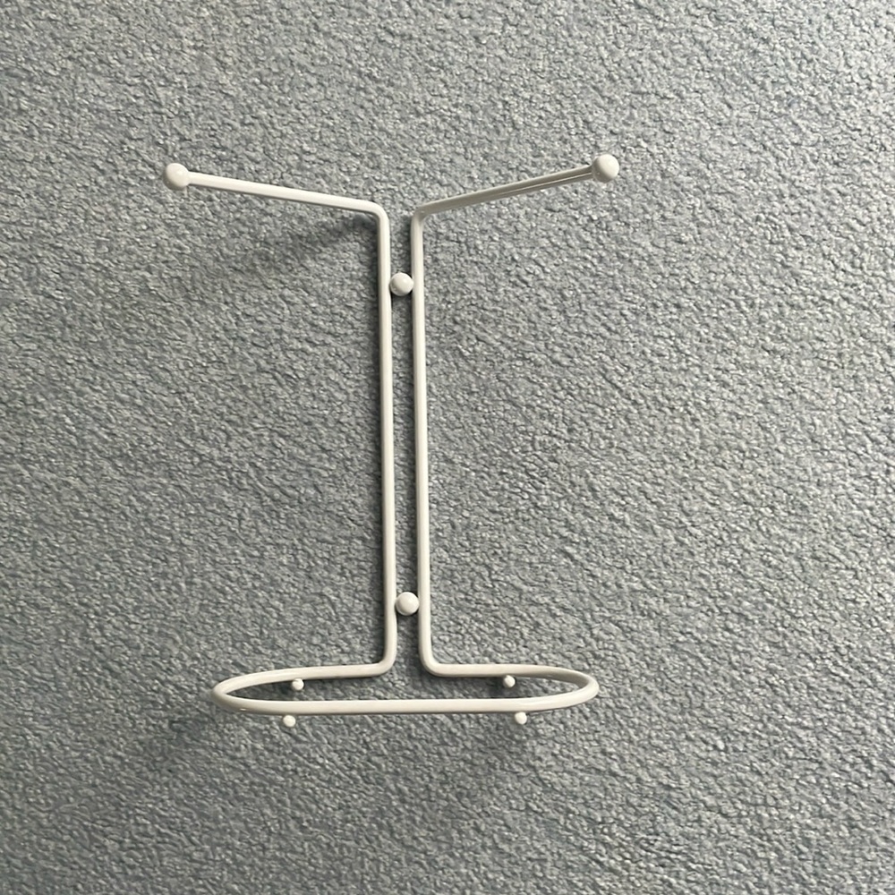 Bathroom white guest towel holder